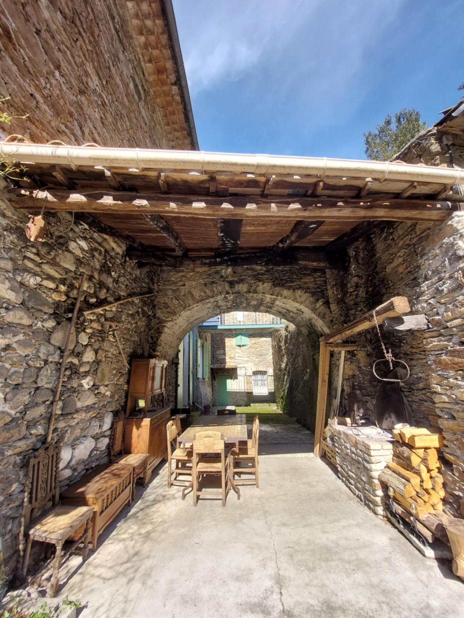 Gite Et Jardin En Bord De Riviere Saumane Exterior photo